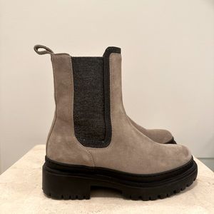 BRUNELLO CUCINELLI Chelsea Boot. Grey/Beige Suede